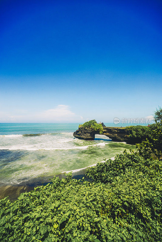 Tanah Lot寺庙，巴厘岛，印度尼西亚宽角视图